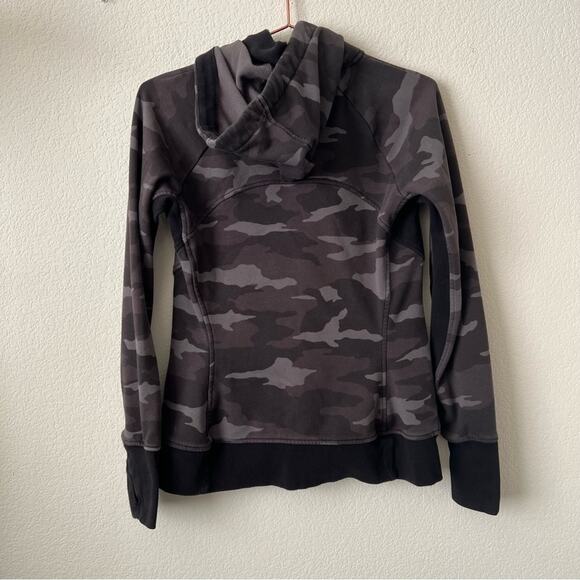 Athleta Triumph Printed Hoodie Sweatshirt Full-Zip Gray Black Camo thumb holes - Picture 8 of 10